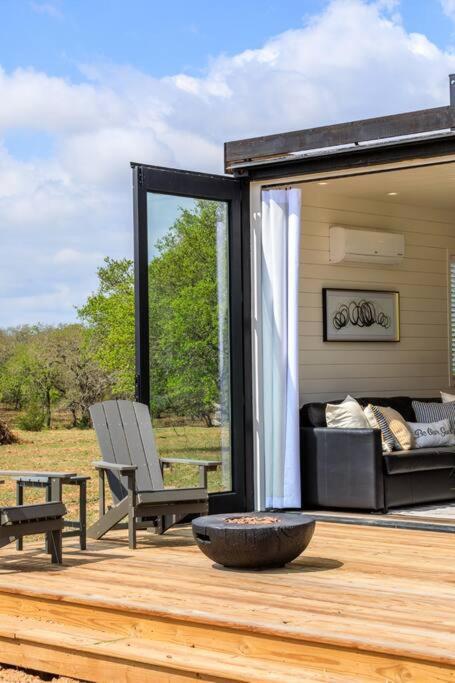 New The Yellow Beacon-Luxury Shipping Container Fredericksburg Kültér fotó