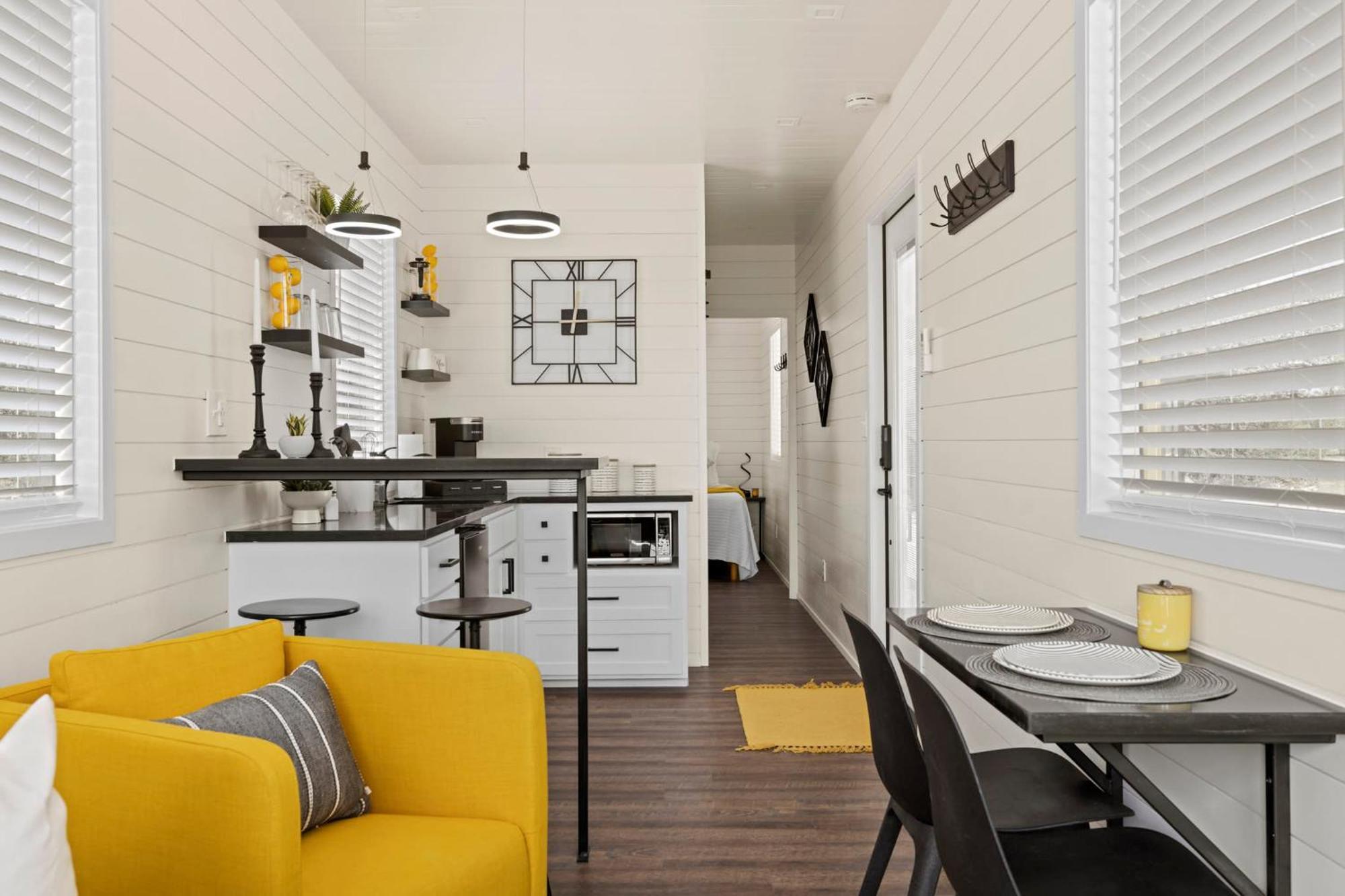 New The Yellow Beacon-Luxury Shipping Container Fredericksburg Kültér fotó